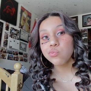 Meet your Posher, Alejandra